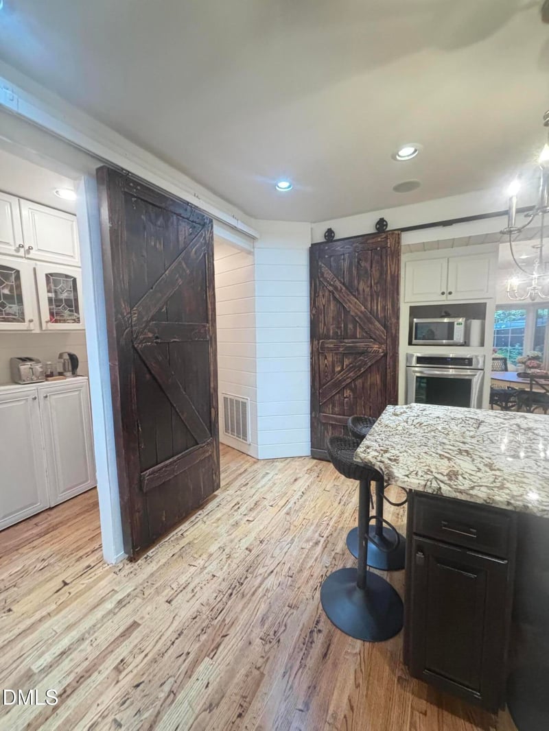 1204 Queensferry Rd, Cary, NC 27511