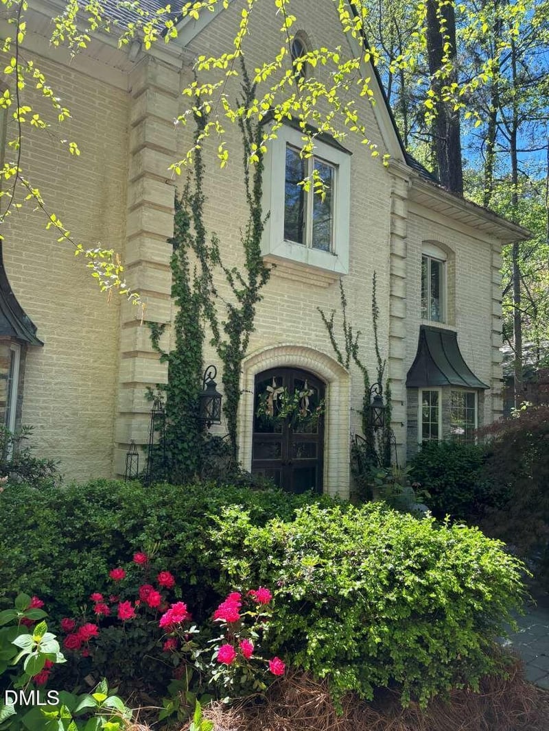 1204 Queensferry Rd, Cary, NC 27511