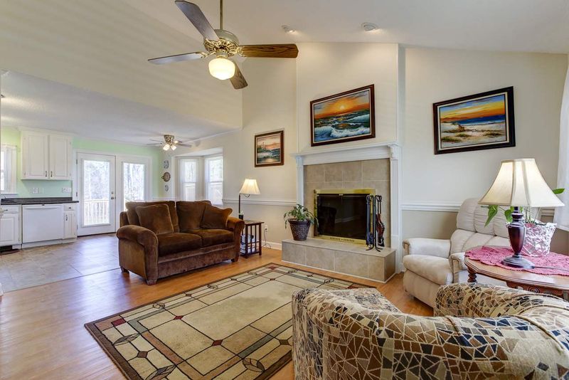 1204 Southern Oaks Dr, Raleigh, NC 27603