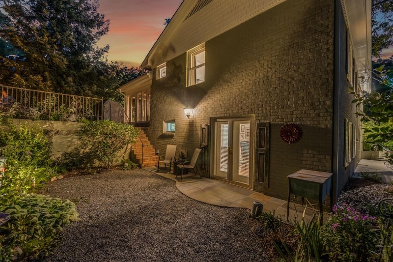 1204 Westmoreland Dr, Raleigh, NC 27612