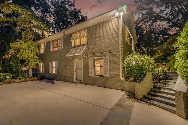 1204 Westmoreland Dr, Raleigh, NC 27612