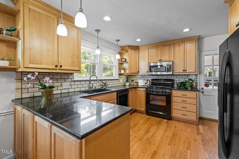1204 Willow Dr, Chapel Hill, NC 27517