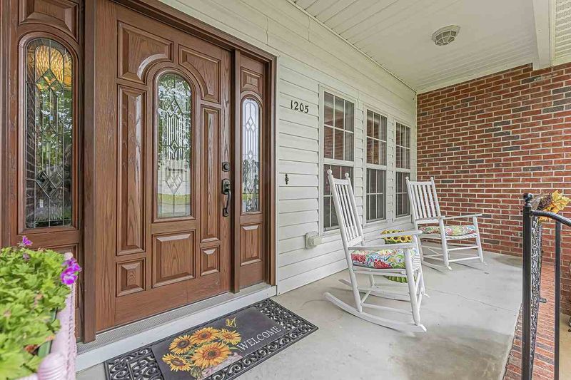 1205 Dixie Dr, Selma, NC 27576