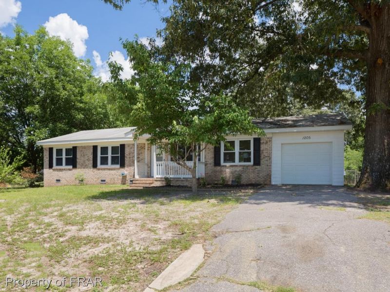 1205 Kienast Dr, Fayetteville, NC 28314