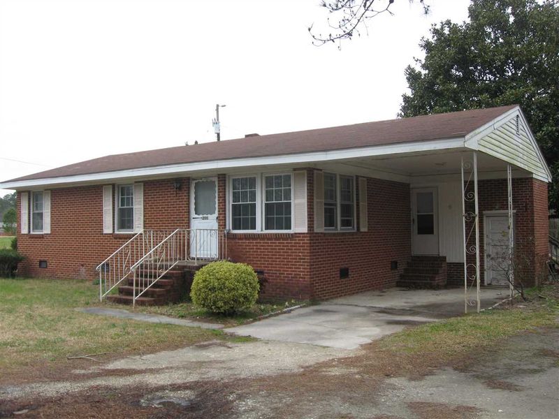 1205 E Lizzie St, Selma, NC 27576