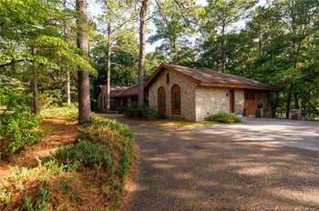 1205 Longleaf Dr, Fayetteville, NC 28305