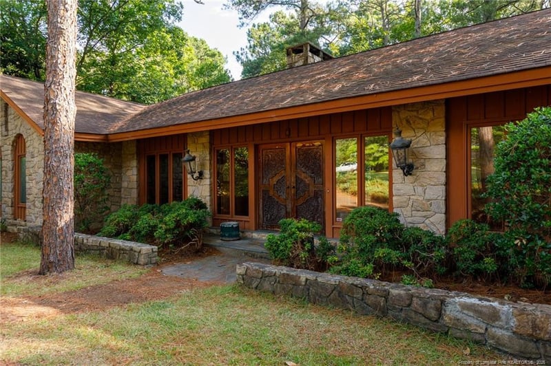 1205 Longleaf Dr, Fayetteville, NC 28305
