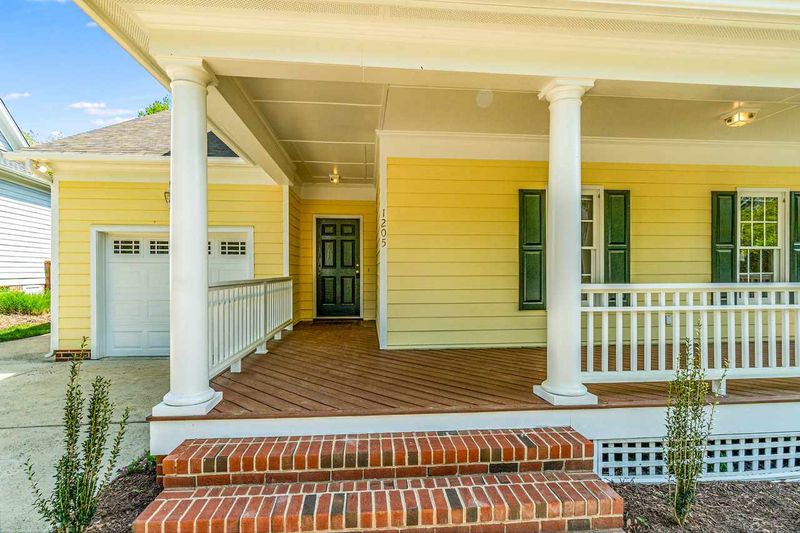 1205 Pinehurst Dr, Chapel Hill, NC 27517