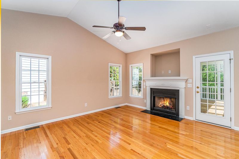 1205 Pinehurst Dr, Chapel Hill, NC 27517