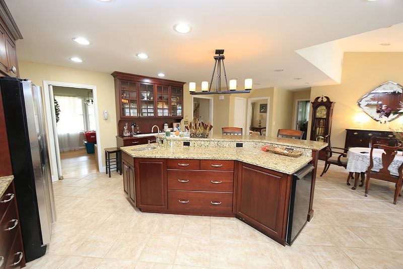 1205 Sturdivant Dr, Cary, NC 27511