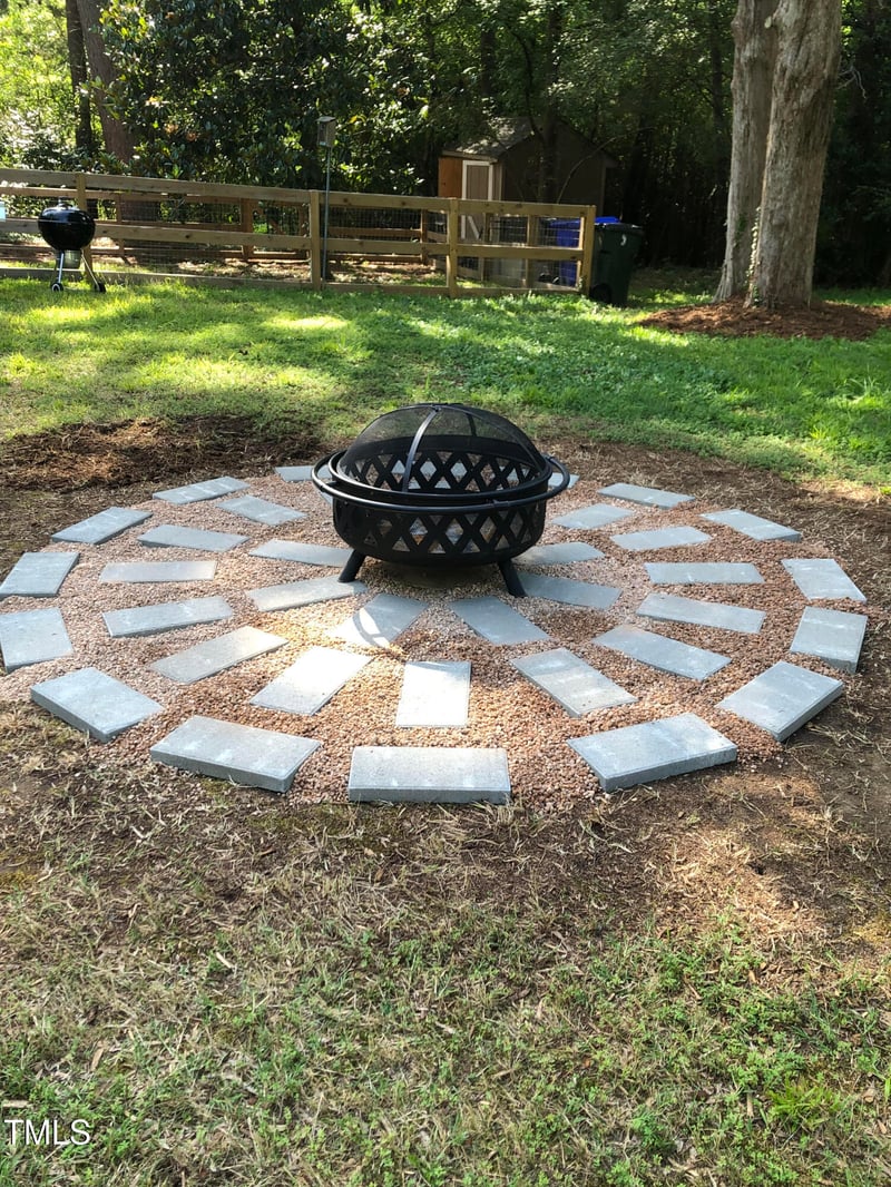 1205 Willow Dr, Chapel Hill, NC 27514
