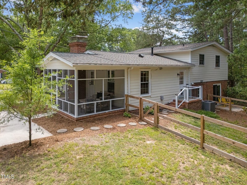 1205 Willow Dr, Chapel Hill, NC 27517