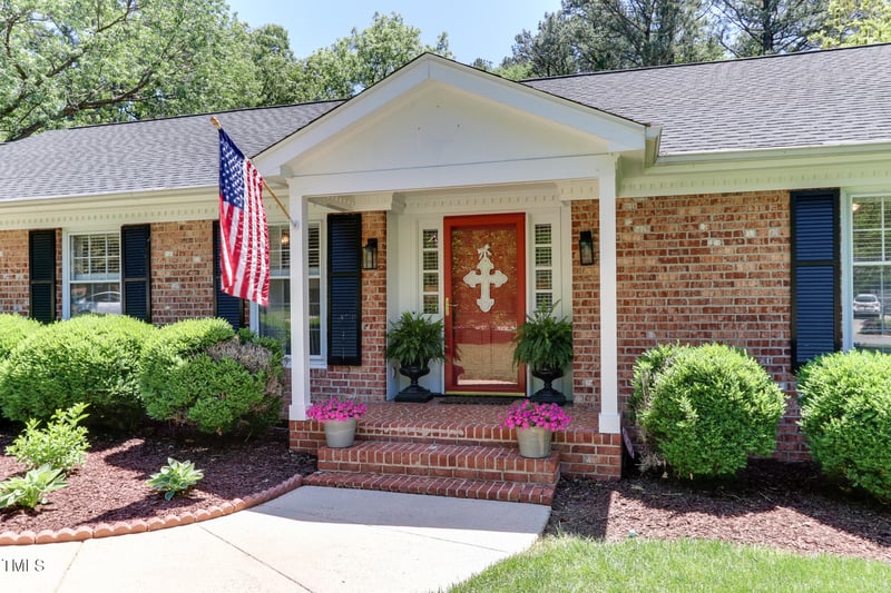 1206 Ivy Ln, Raleigh, NC 27609