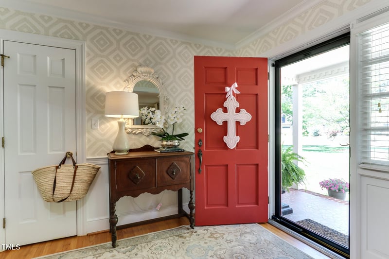 1206 Ivy Ln, Raleigh, NC 27609