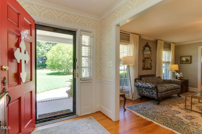 1206 Ivy Ln, Raleigh, NC 27609