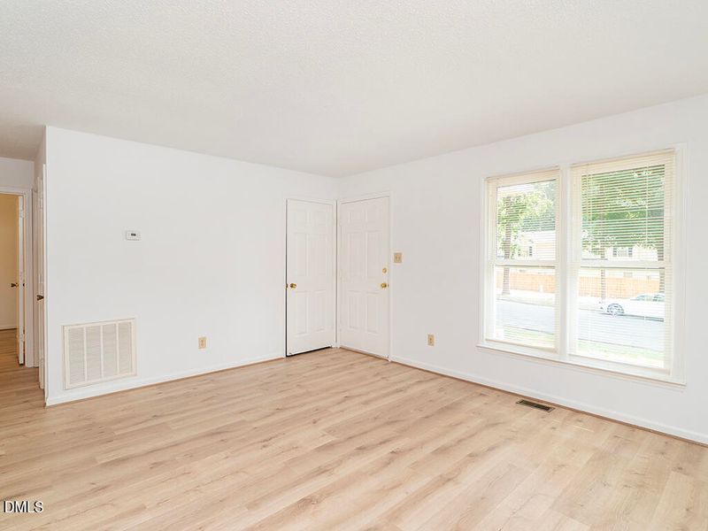 1207 Collins Dr, Burlington, NC 27215