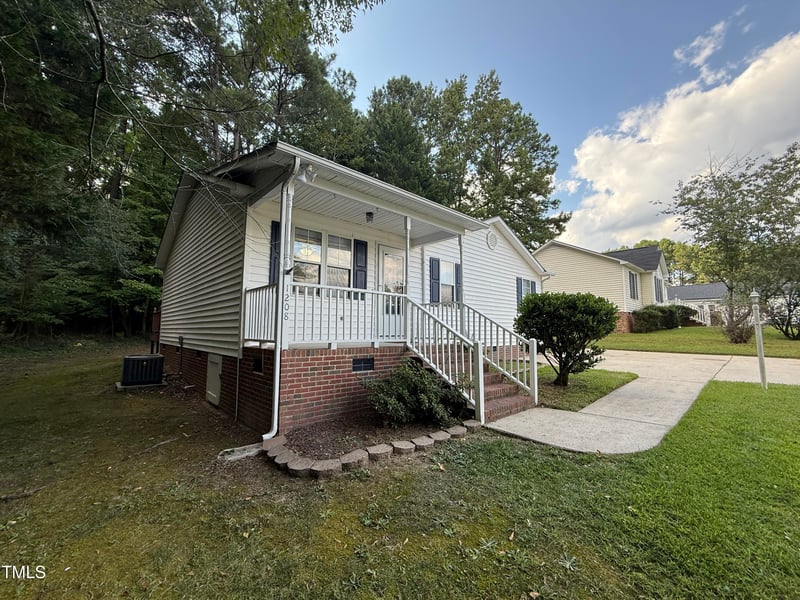1208 Amberstone Dr, Knightdale, NC 27545