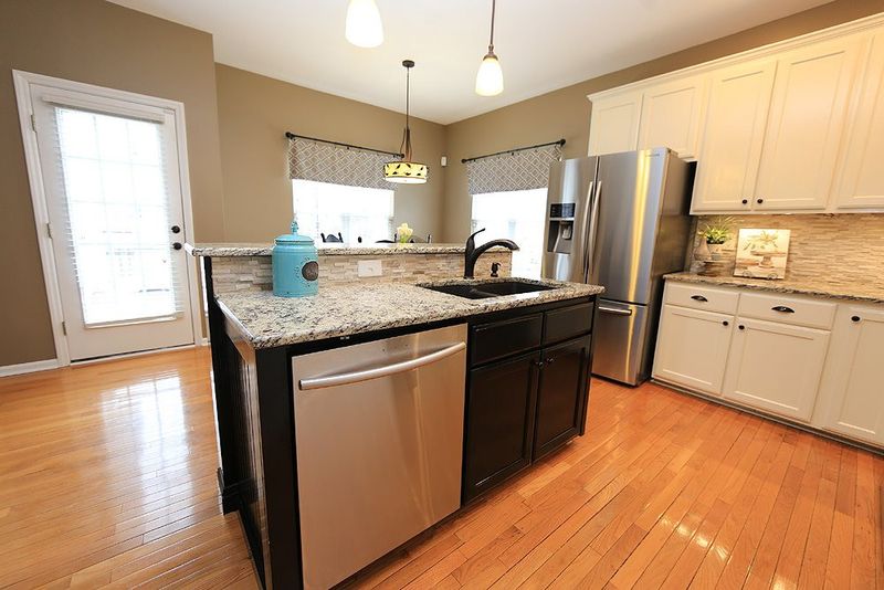 1208 Linden Ridge Dr, Holly Springs, NC 27540