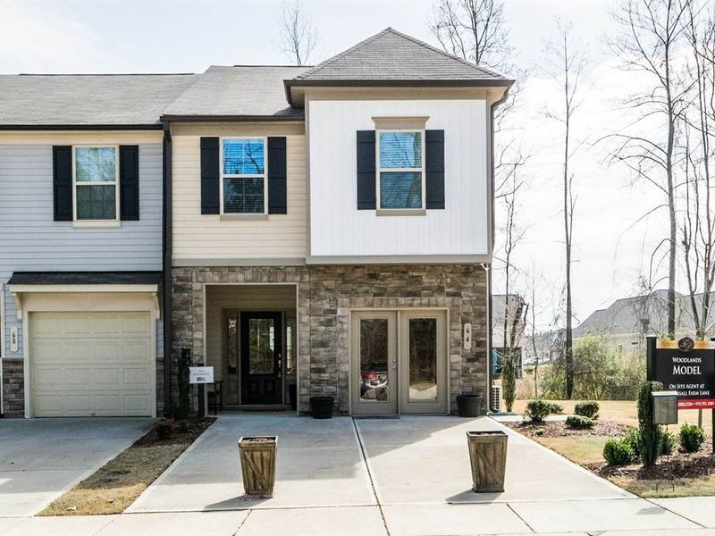 1208 Scholar Dr, Durham, NC 27703