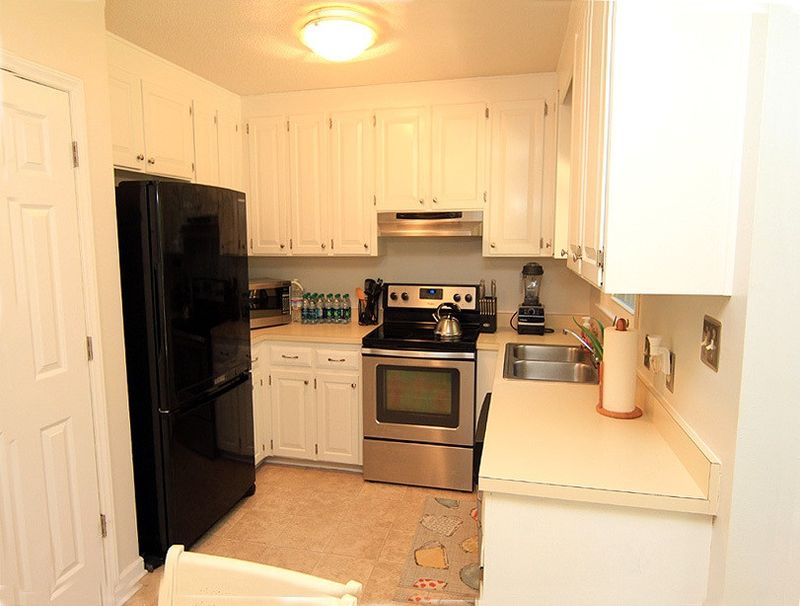 1208 Southern Oaks Dr, Raleigh, NC 27603