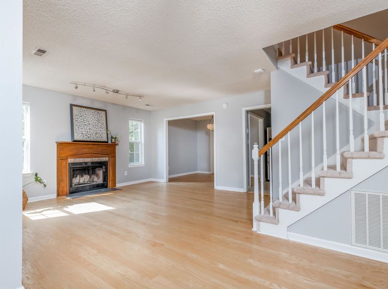 1208 Stoneferry Ln, Raleigh, NC 27606