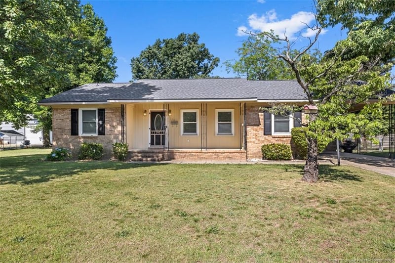 1208 Wentworth Pl, Fayetteville, NC 28304