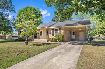 1208 Wentworth Pl, Fayetteville, NC 28304