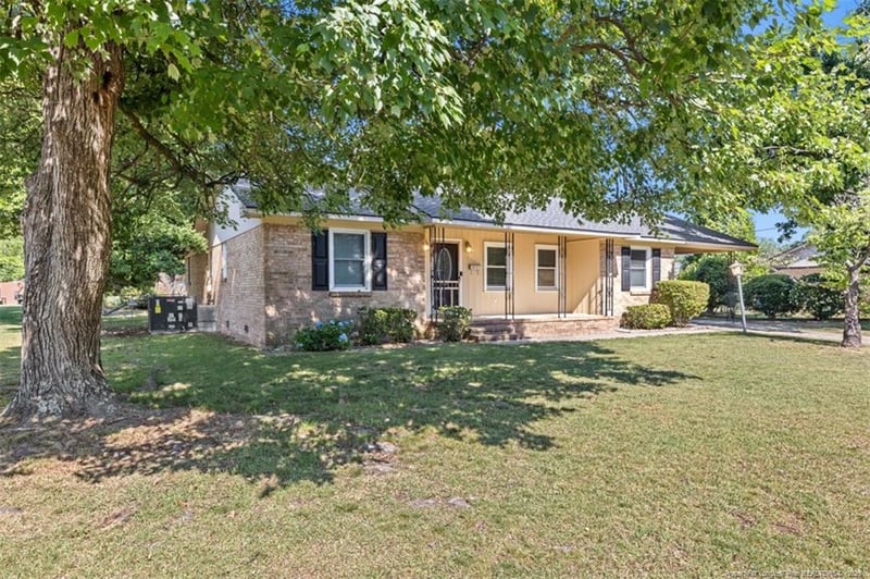 1208 Wentworth Pl, Fayetteville, NC 28304