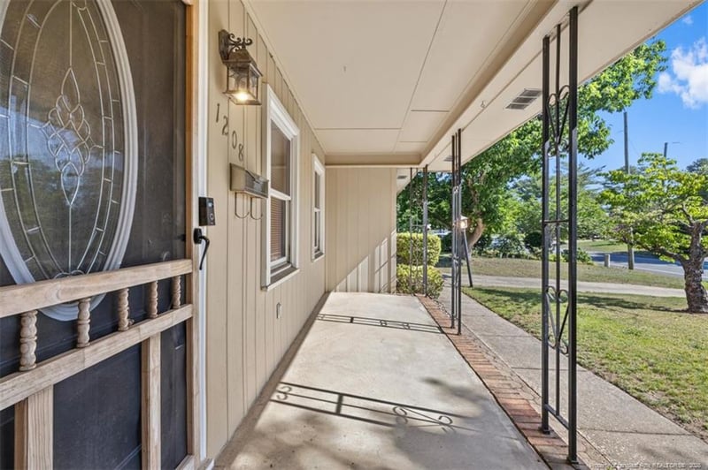 1208 Wentworth Pl, Fayetteville, NC 28304