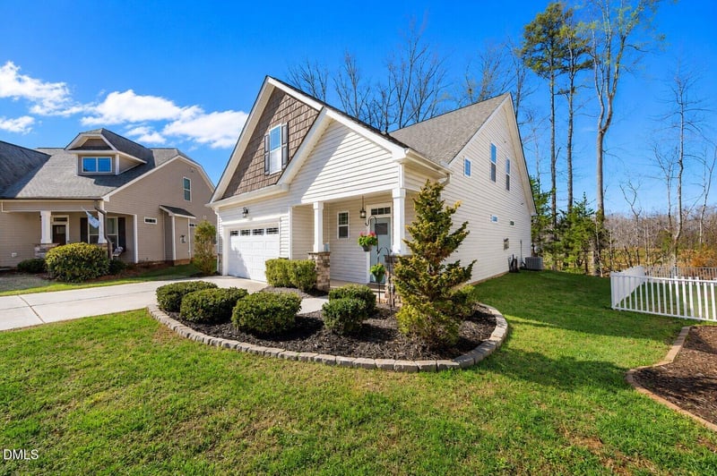 1208 Yellow Wood Dr, Mebane, NC 27302