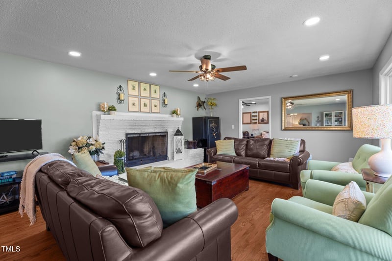 12082 Nc 42 , Fuquay Varina, NC 27526