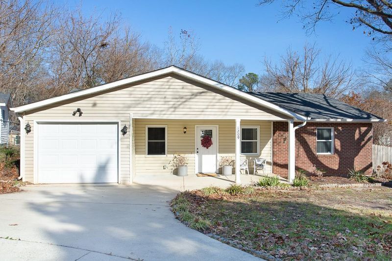 1209 Armstrong Cir, Raleigh, NC 27610