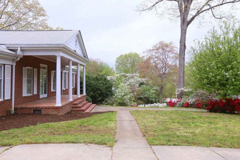 1209 Glen Eden Dr, Raleigh, NC 27612