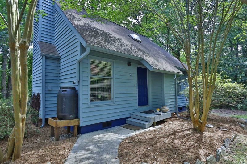 1209 Hillsborough Rd #B, Chapel Hill, NC 27516