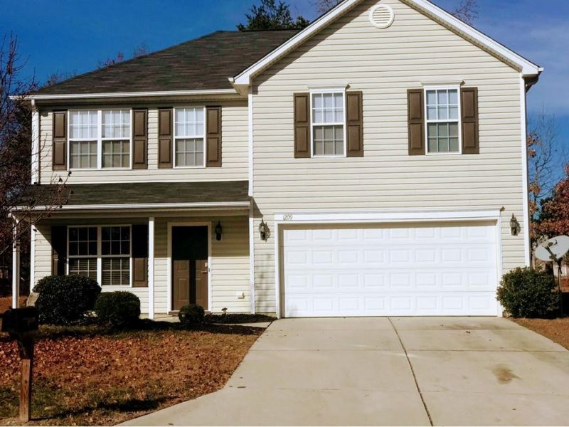 1209 Maple Ridge Dr, Burlington, NC 27217
