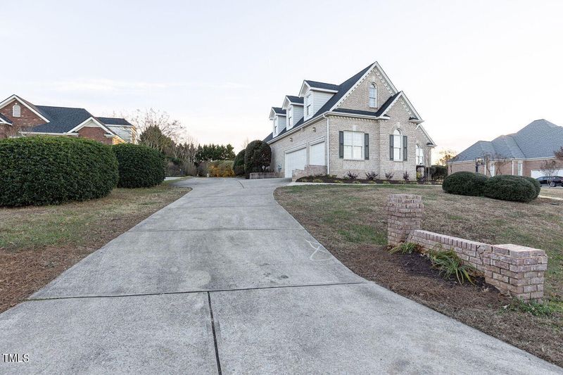 1209 Rolling Farm Dr, Raleigh, NC 27603