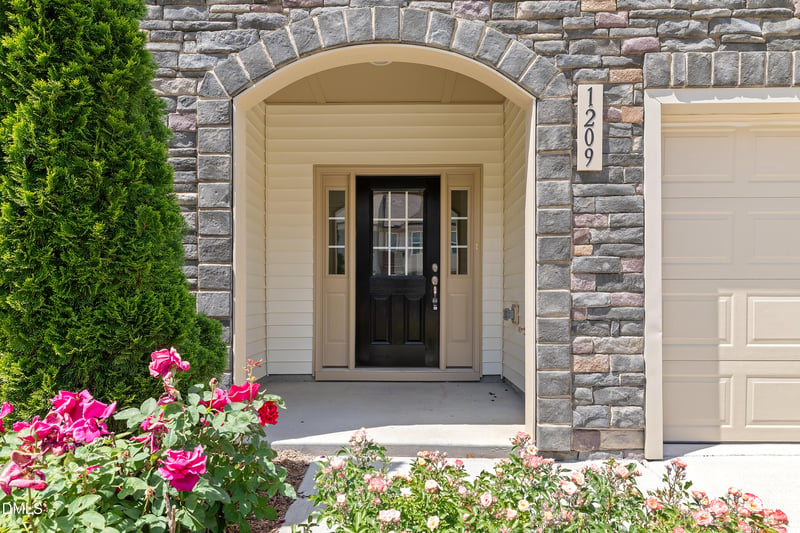 1209 Scholar Dr, Durham, NC 27703