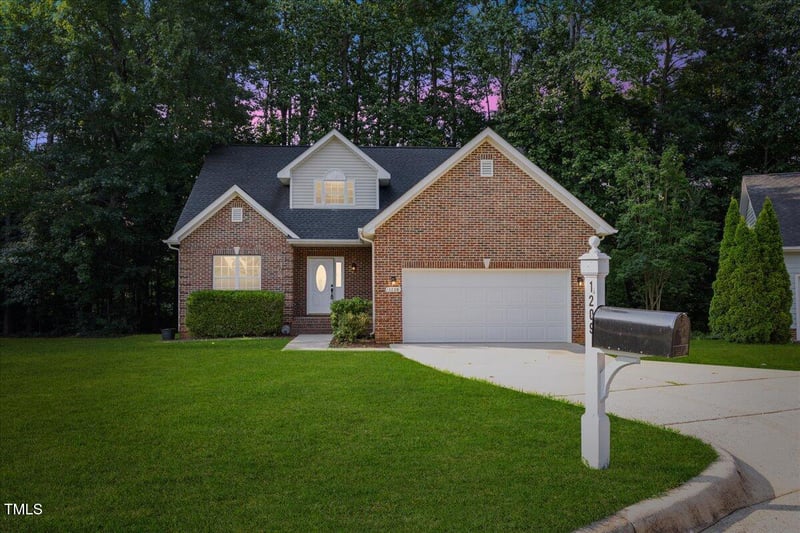 1209 Waterford Green Dr, Apex, NC 27502