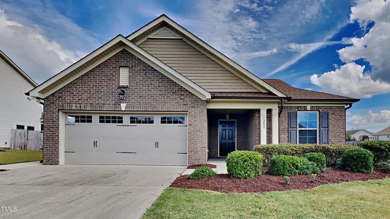 1209 Windrose Dr, Fuquay Varina, NC 27526