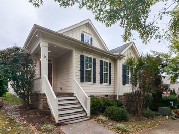 121 Amberglen Ln, Holly Springs, NC 27502