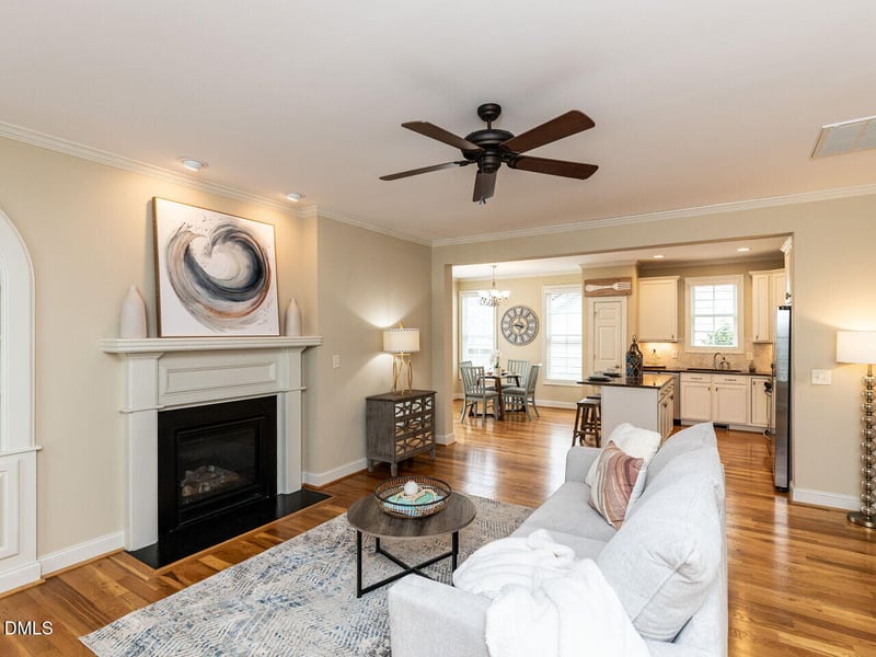 121 Amberglen Ln, Holly Springs, NC 27502