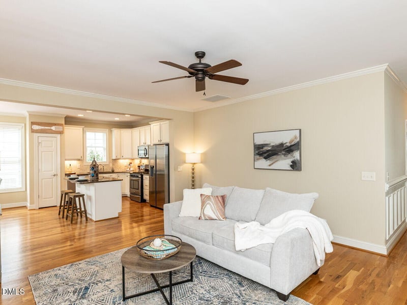 121 Amberglen Ln, Holly Springs, NC 27502