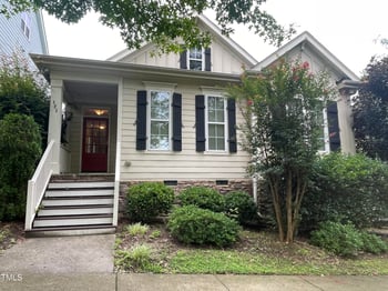 121 Amberglen Ln, Holly Springs, NC 27540