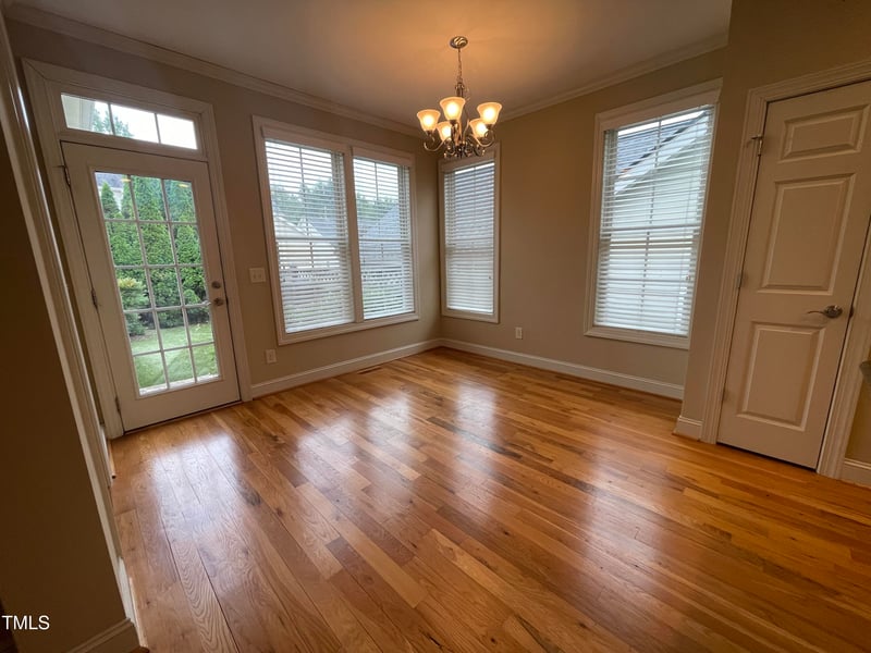 121 Amberglen Ln, Holly Springs, NC 27540