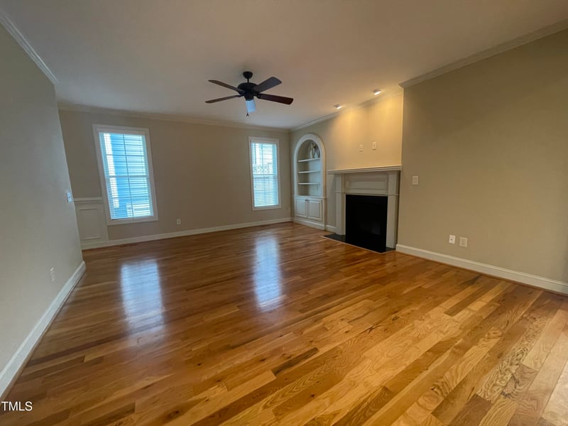 121 Amberglen Ln, Holly Springs, NC 27540
