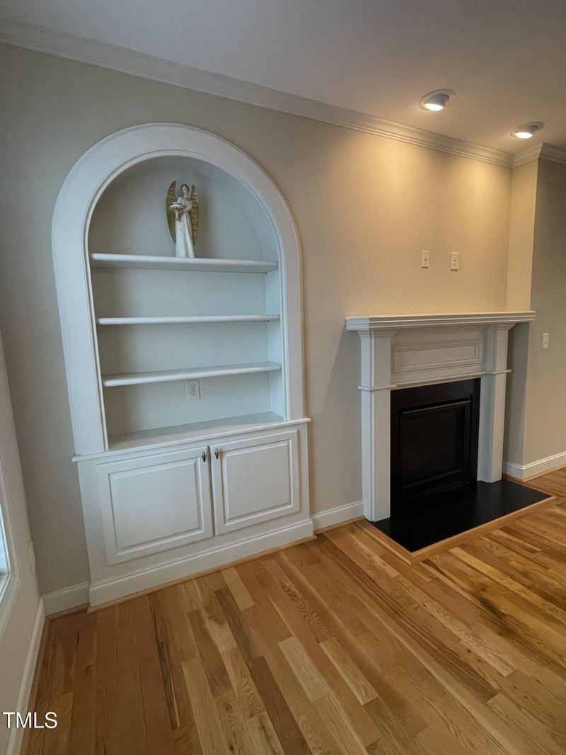 121 Amberglen Ln, Holly Springs, NC 27540