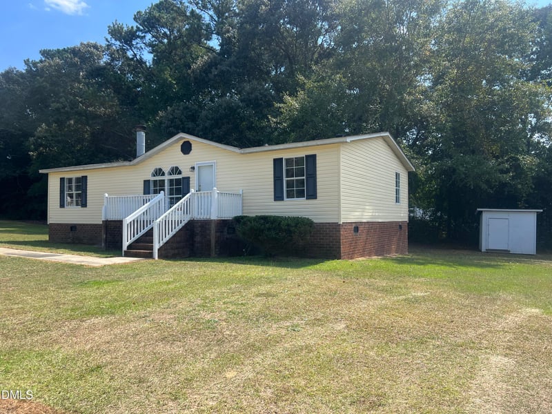 121 Ashe St, Coats, NC 27521