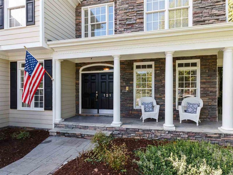 121 Barclay Valley Dr, Cary, NC 27519