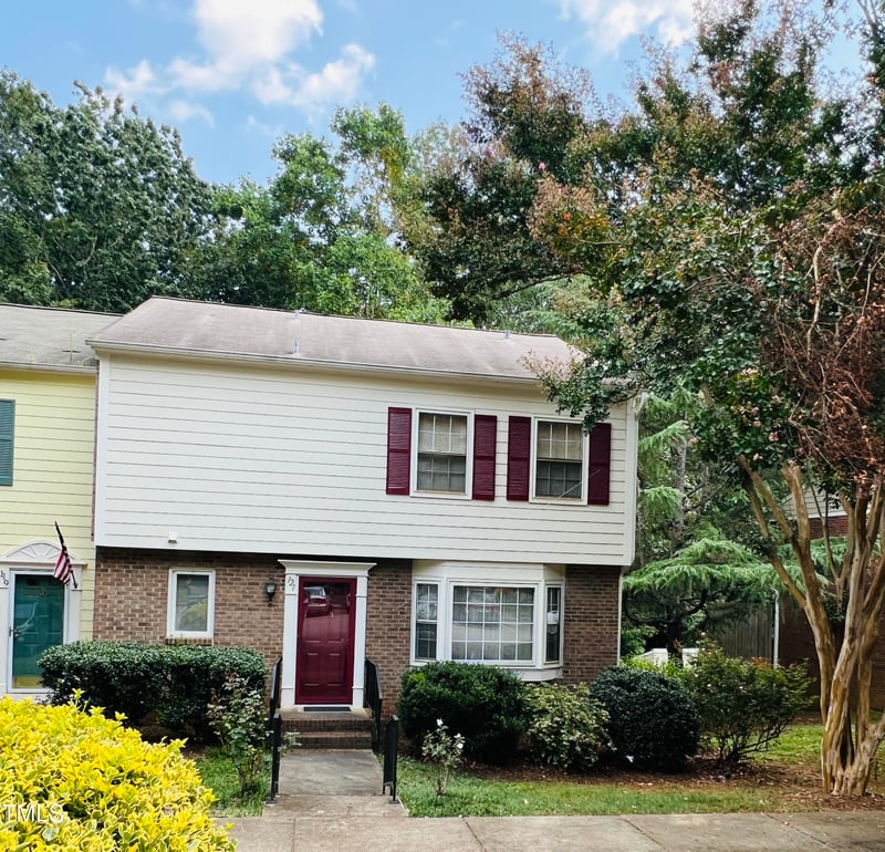 121 Bay Dr, Cary, NC 27511