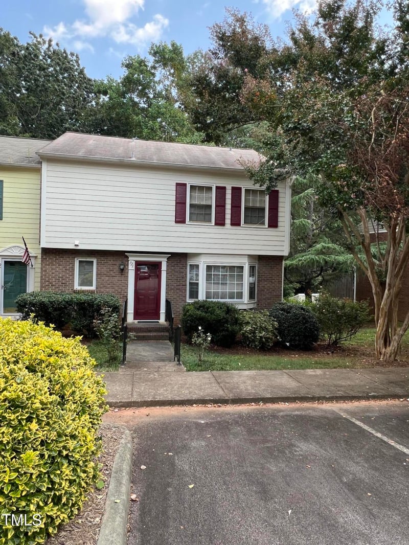 121 Bay Dr, Cary, NC 27511